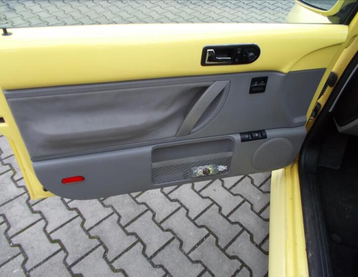 Volkswagen New Beetle 20
