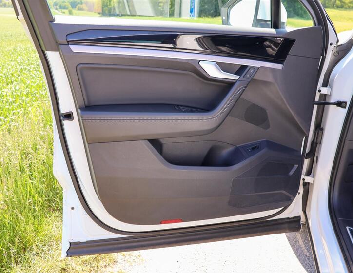 Volkswagen Touareg 13