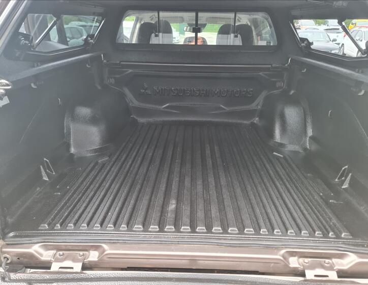 Mitsubishi L200 10