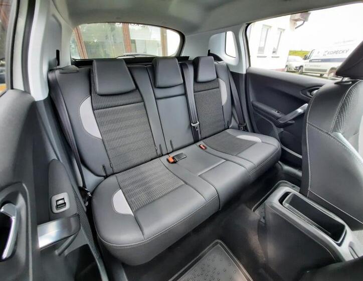 Peugeot 2008 6