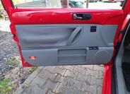 Volkswagen New Beetle 13