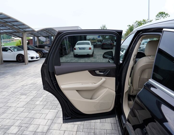 Audi Q7 17