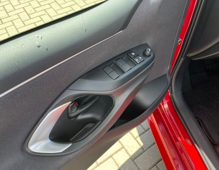 Toyota Yaris 12