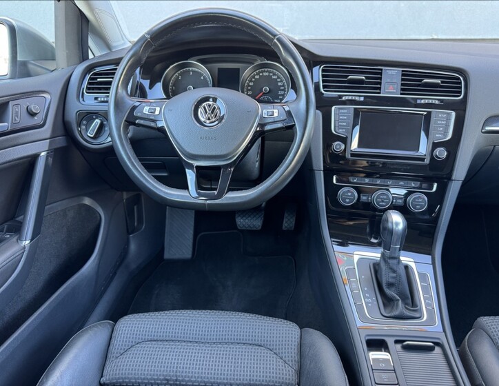 Volkswagen Golf 26