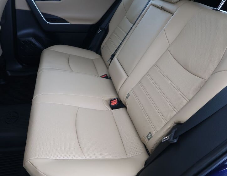 Toyota RAV4 10