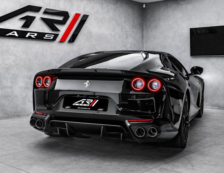Ferrari 812 6
