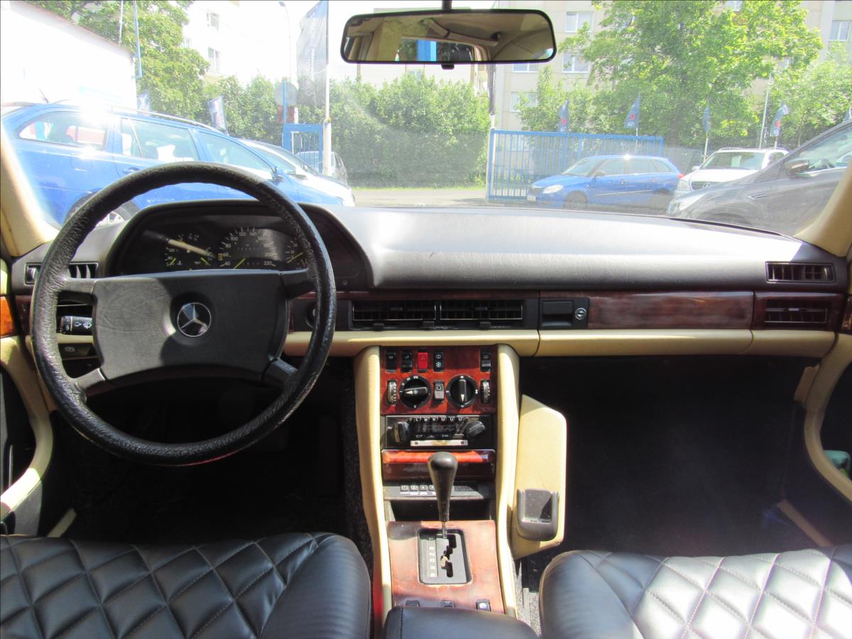 Mercedes-Benz 126