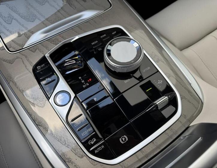 BMW X7 12