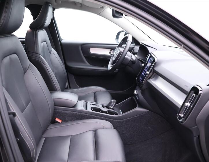 Volvo XC40 12