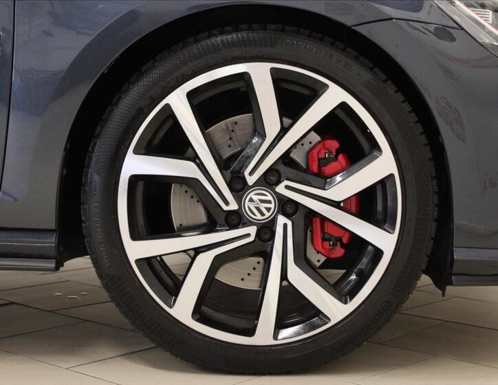 Volkswagen Golf 31