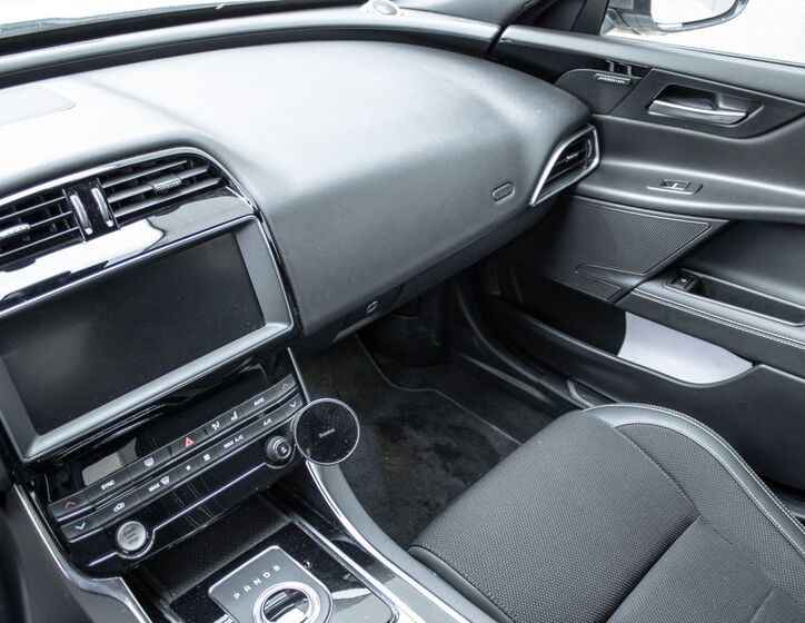 Jaguar XE 16
