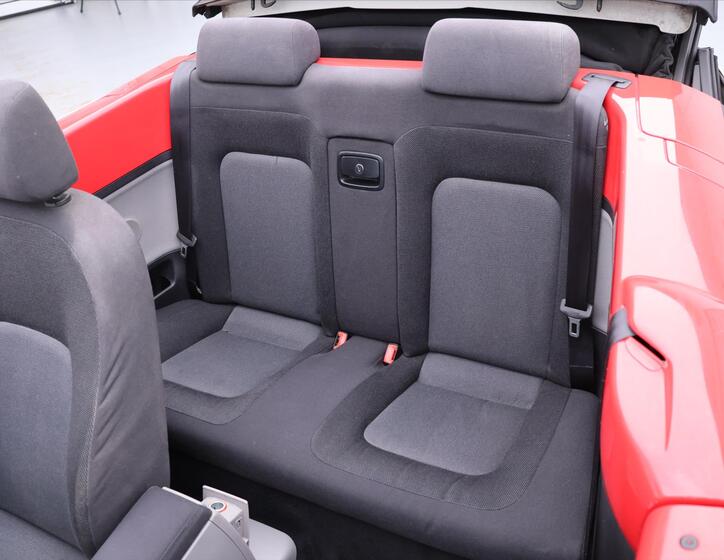 Volkswagen New Beetle 19