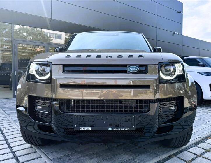 Land Rover Defender 8