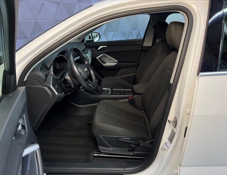 Audi Q3 11