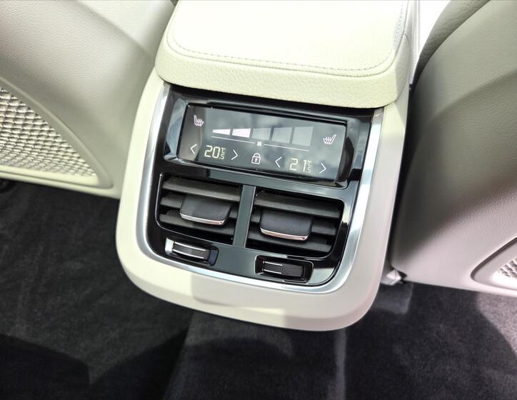 Volvo XC90 11