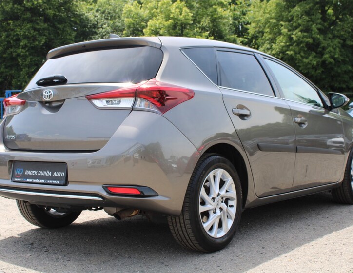Toyota Auris 5
