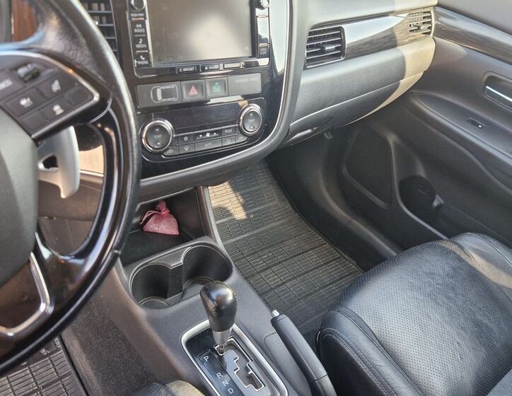 Mitsubishi Outlander 8
