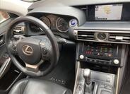 Lexus IS 300h 12