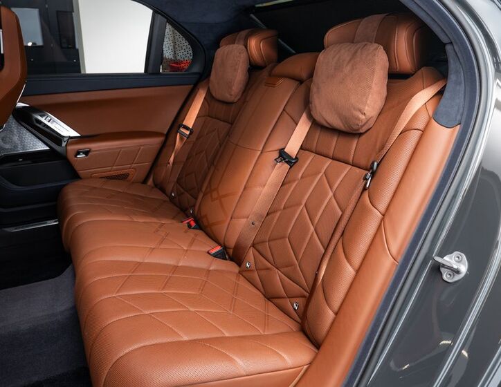 BMW i7 12
