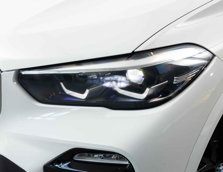 BMW X5 8