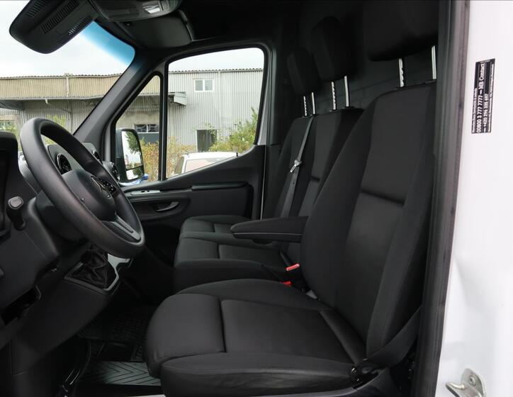 Mercedes-Benz Sprinter 12