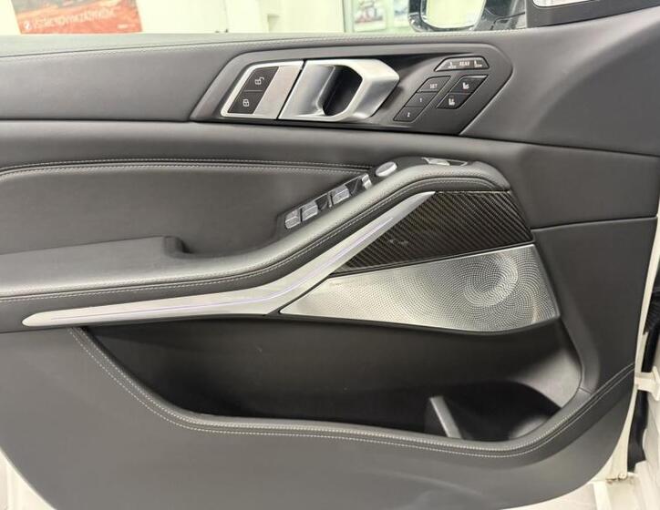 BMW X7 10
