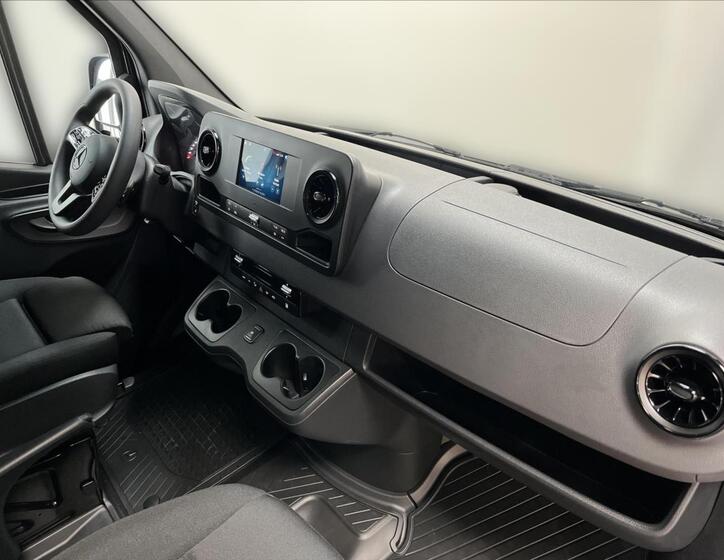 Mercedes-Benz Sprinter 13