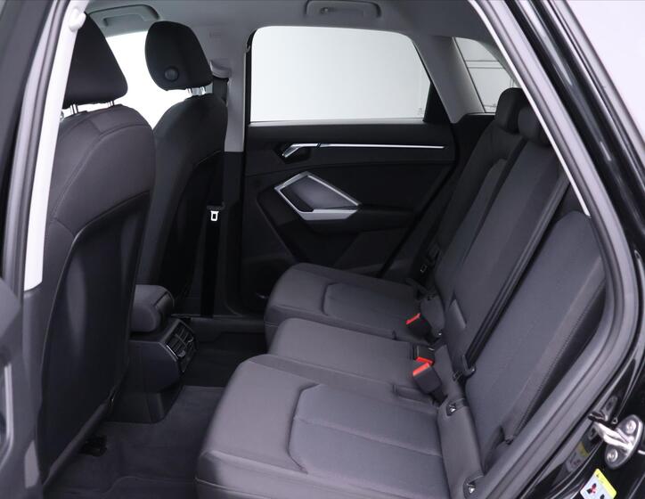 Audi Q3 15
