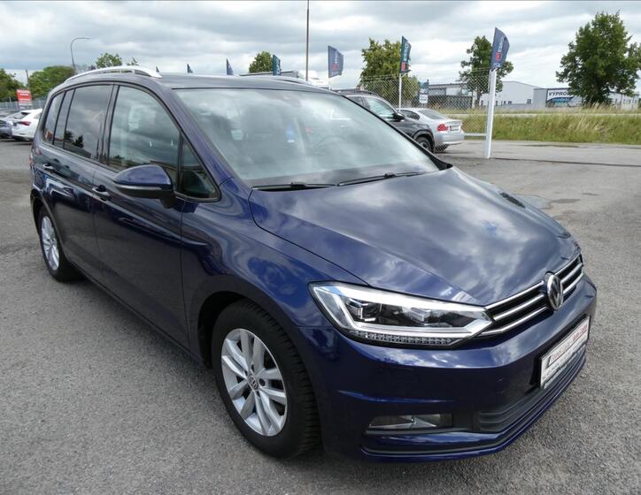 Volkswagen Touran 1
