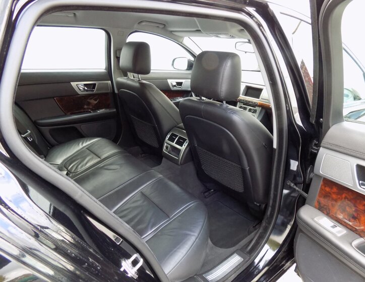 Jaguar XF 19