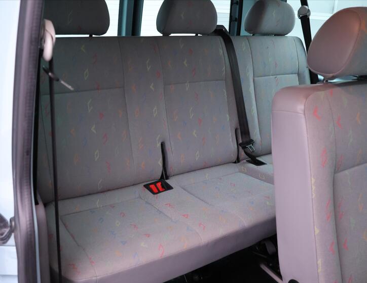 Volkswagen Transporter 13