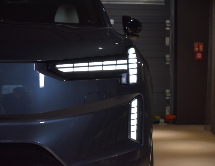 Volvo EX90 10