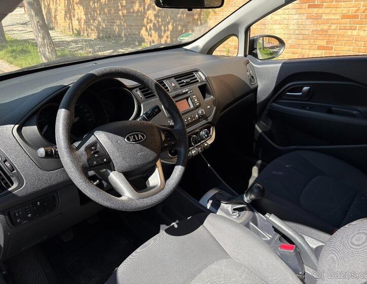 KIA Rio 11