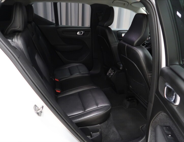 Volvo XC40 9