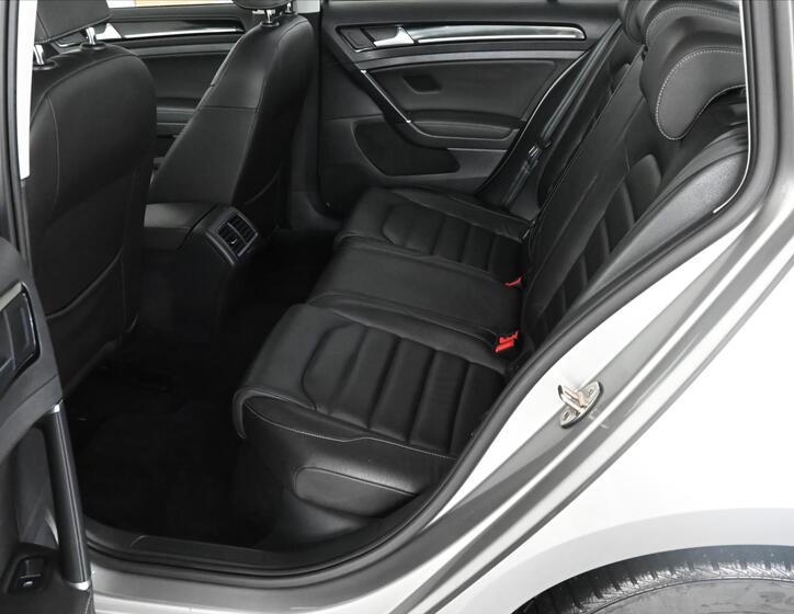 Volkswagen Golf 10