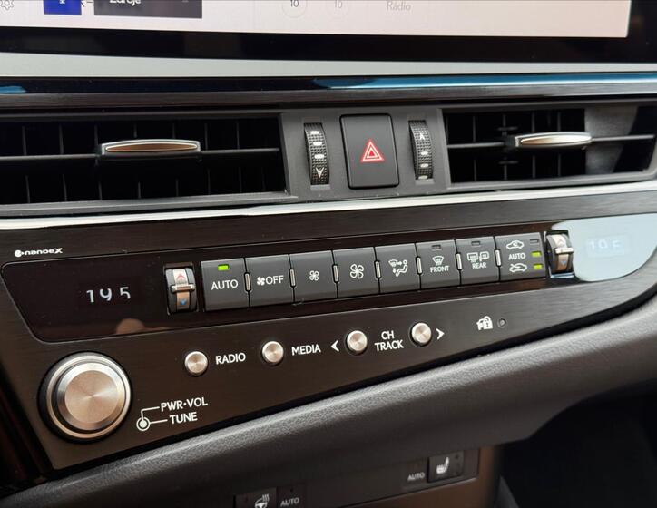 Lexus ES 300h 20