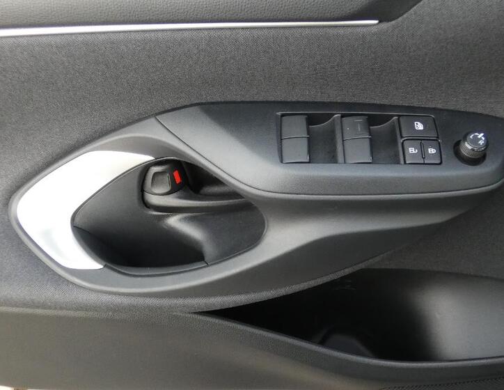 Mazda 2 9