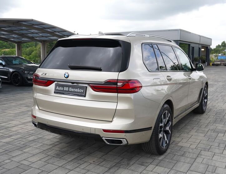 BMW X7 6