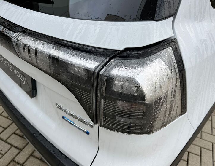 Suzuki S-Cross 11
