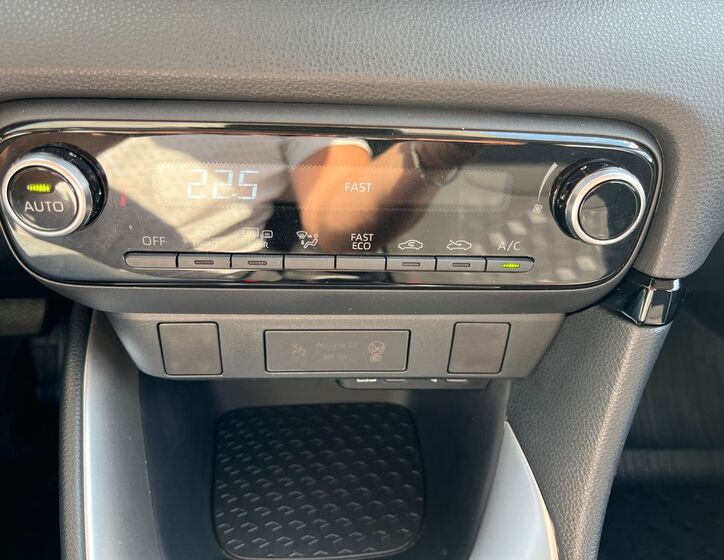 Toyota Yaris 23