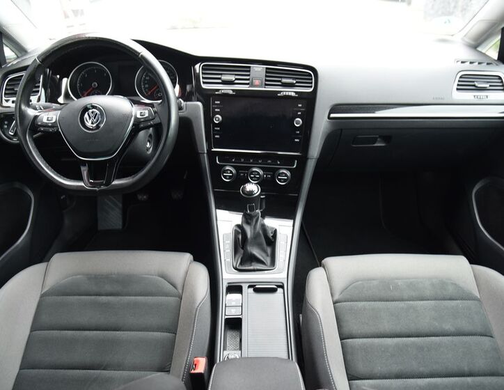 Volkswagen Golf 24