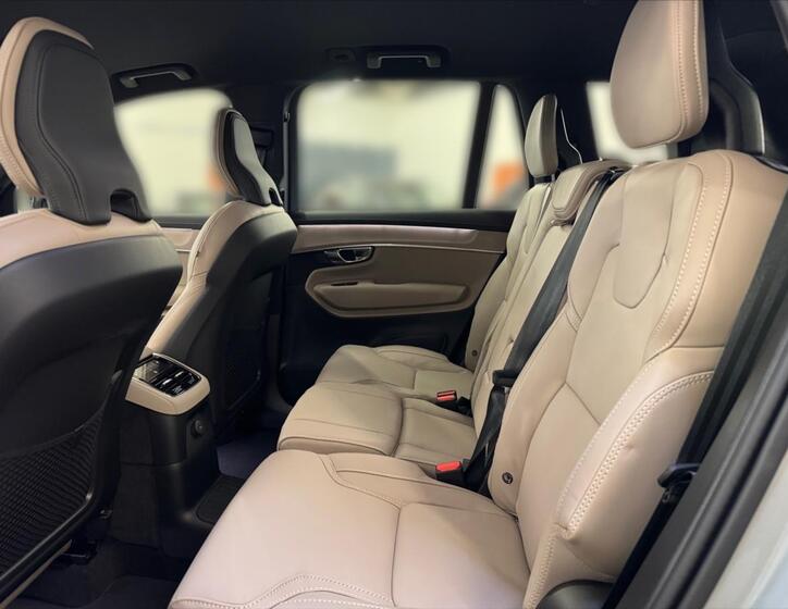 Volvo XC90 11