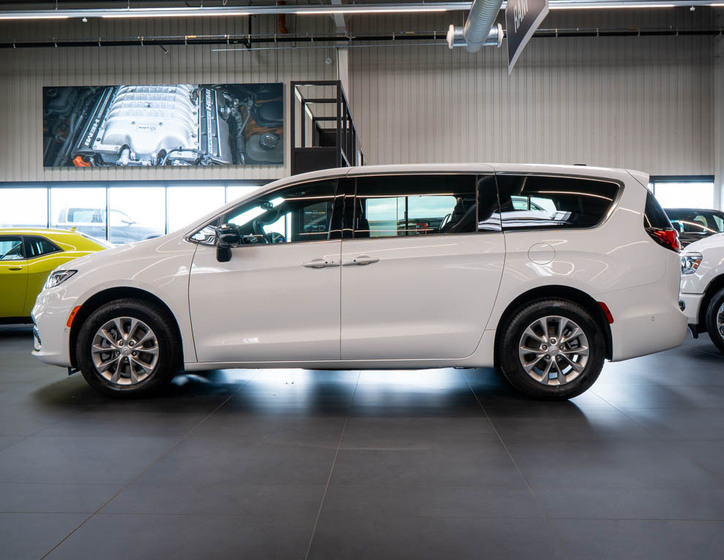 Chrysler Pacifica 2