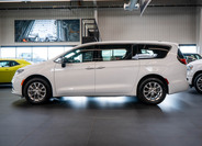 Chrysler Pacifica 2