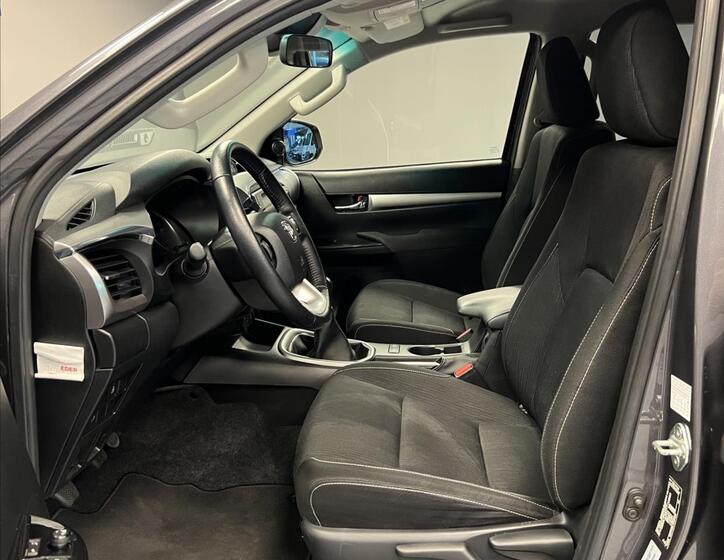 Toyota Hilux 6