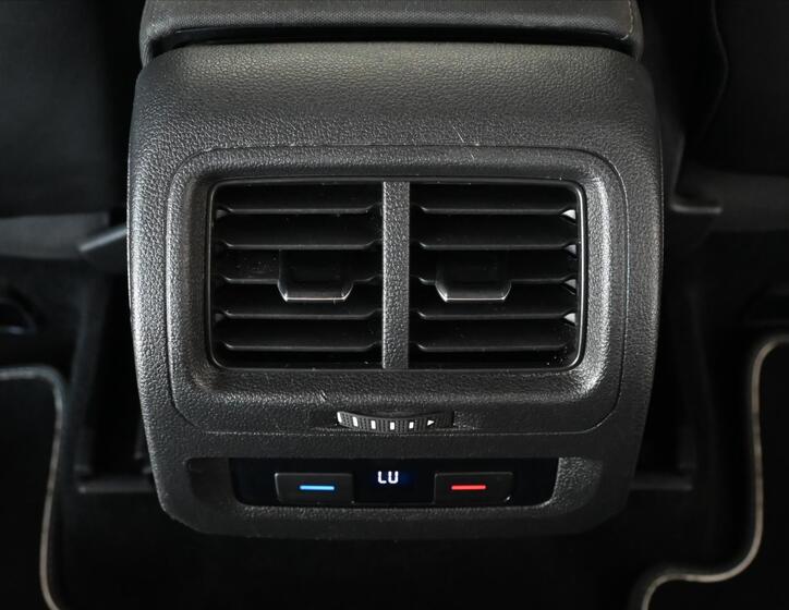 Volkswagen Touran 23
