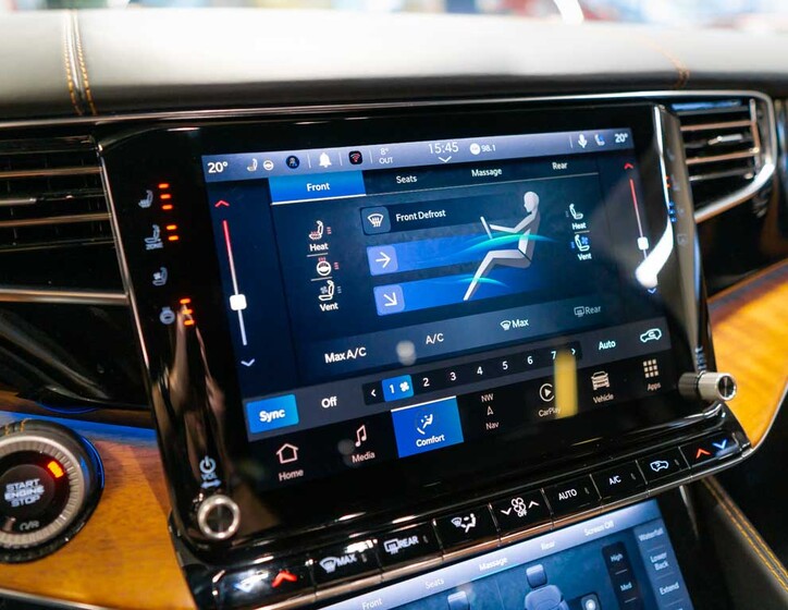 Jeep Grand Wagoneer 32