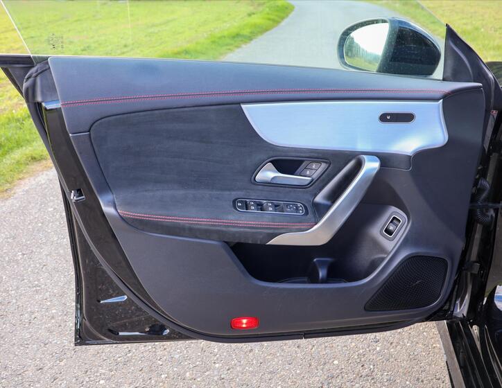 Mercedes-Benz CLA 12