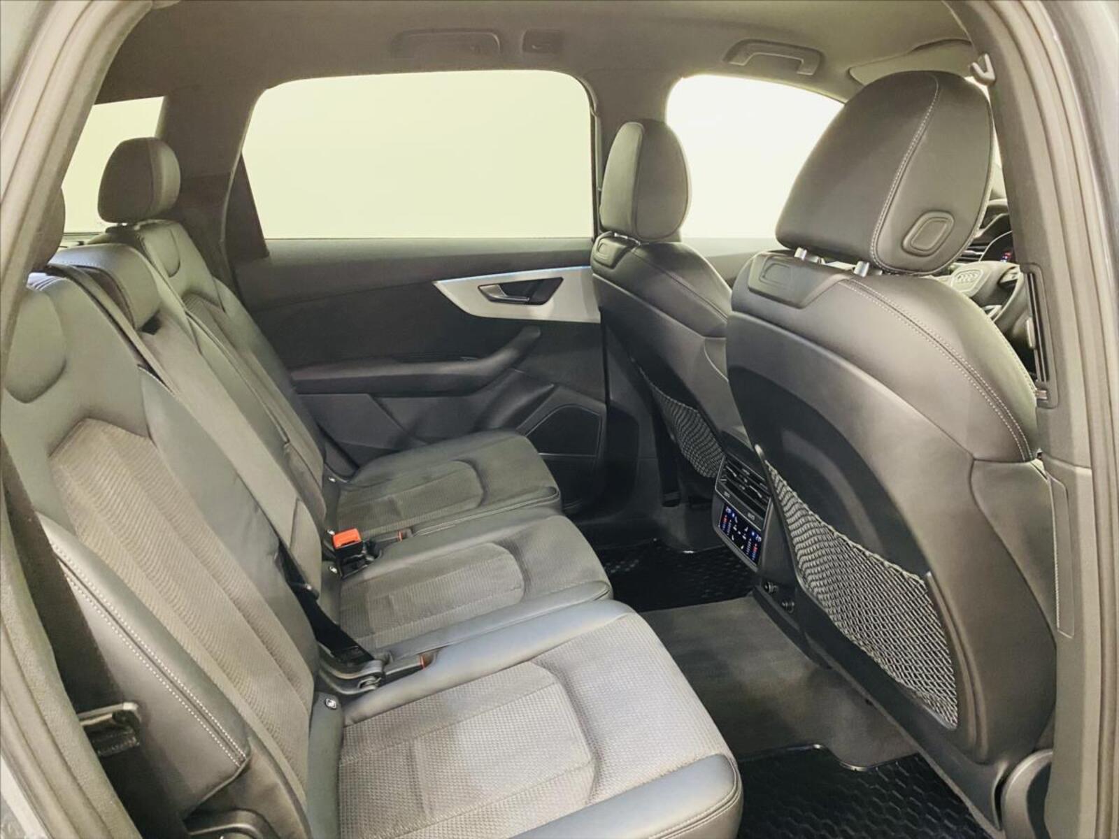 Audi Q7 8