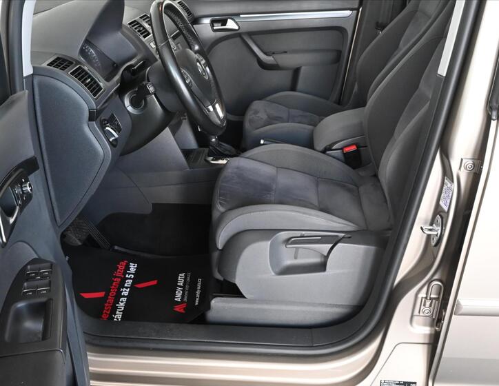 Volkswagen Touran 9